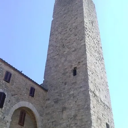 شقة La Torre Useppi سان جيمينيانو